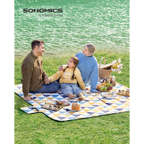 Rootz Picnic Blanket - Outdoor Mat - Waterproof Beach Blanket - Velvet Surface - Foam Padding - Aluminum Coating - 200cm x 150cm - Yellow and Blue Triangles